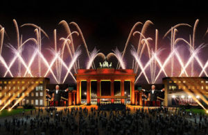 Berlin: Flash Art inszenierte Feuerwerk Flash Art inszeniert Feuerwerk zum Fest der Freiheit