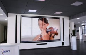 OLED-Großbildwand von Mitsubishi Electric Mitsubishi Electric installierte erste OLED-Großbildwand