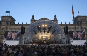 Rundbogenbühne von Nüssli zum 3. Oktober Transparente Rundbogenbühne von Nüssli zum 3. Oktober