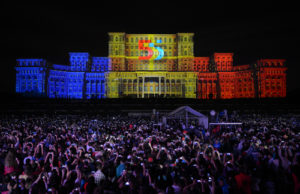 Maxin10sity mit gigantischer Projection-Mapping-Installation