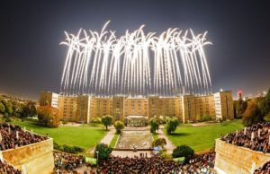 Zündwerk setzt das IG Farben-Haus in Flammen