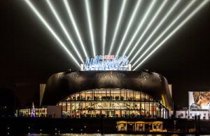 Der neue Falcon Beam 2 krönt die Eröffnung des Stage Theaters