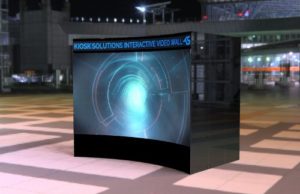 Kiosk Solutions kommt mit gebogener Videowand zur ISE