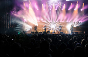 Mumford & Sons mit ROBE Equipment auf Tour