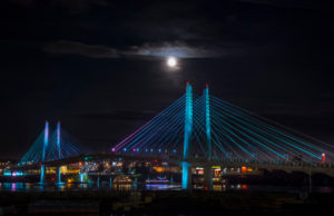 Beleuchtungstechnik von ETC für die „Lichterbrücke“