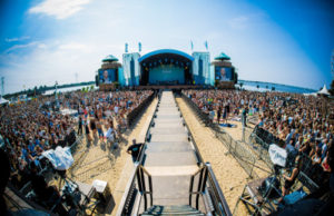 Faber Audiovisuals lieferte LED-Screens für Strandfestival „Zand“