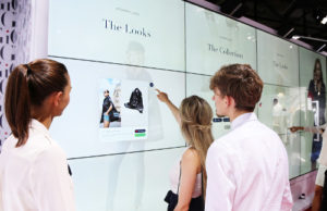 Multi-Touch Videowand als Zentrum eines Messestands