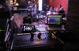 Silent Concert mit 3D-Sound und dem FOH-Pult GLD-80