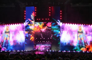 Megaforce entwickelte Custom-Bühne für Stadiontour von Helene Fischer