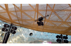 Elation Platinum Seven-Installation im Shopping Center