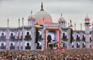 Stageco baut beim Airbeat One Festival