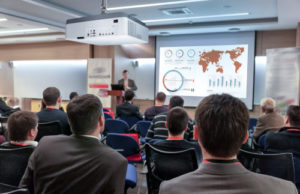 Neuer wartungsfreier LCD-Laserprojektor von NEC