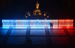 Astera-Tubes setzen Kunstinstallation in Szene