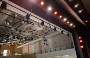 Die Oberlichtinstallation in der Stadthalle Gernsheim