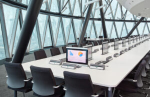 Systemhaus zgoll stattet Tagungsraum mit Displays von Element One aus Tagungsraum mit Convers Double (Foto: www.steinprinz.de/Element One)