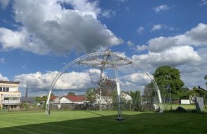 Teatime Concerts realisiert zehn Meter hohen „Globe“ mit Prolyte-Traversen Globe (Foto: Prolyte)