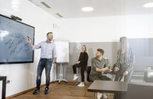 Peakmedia stattet Seminarräume im Sattlerwirt aus Seminarraum im Sattlerwirt (Fotos: Alex Gretter/Peakmedia)