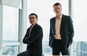 L-Acoustics ernennt Timothy Zhou zum CEO APAC Timothy Zhou und David Cooper (von links, Foto: L-Acoustics)