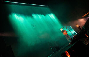 Minimalistische Inszenierung für Laura Marling von NeonBlack