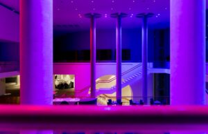 Konzerthaus Freiburg mit Custom-Foyerbeleuchtung ausgestattet