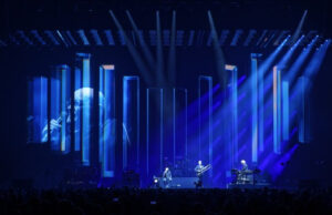 Genesis mit Follow-Me auf Tour