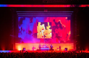 GLP JDC Line als optischer Kontrapunkt auf der Bühne