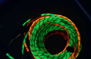 Blacklight-Edition: UV-reaktive Instrumentenkabel von Cordial Blacklight-Edition (Foto: Cordial)