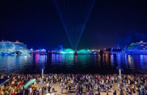 Lichtinszenierung „Blue Port Hamburg“ bei den Cruise Days