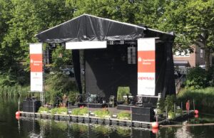 Chainmaster Kettenzüge sichern schwimmende Bühne