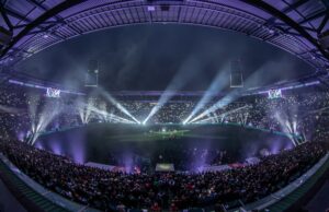 Elation Scheinwerfer illuminieren das Weserstadion