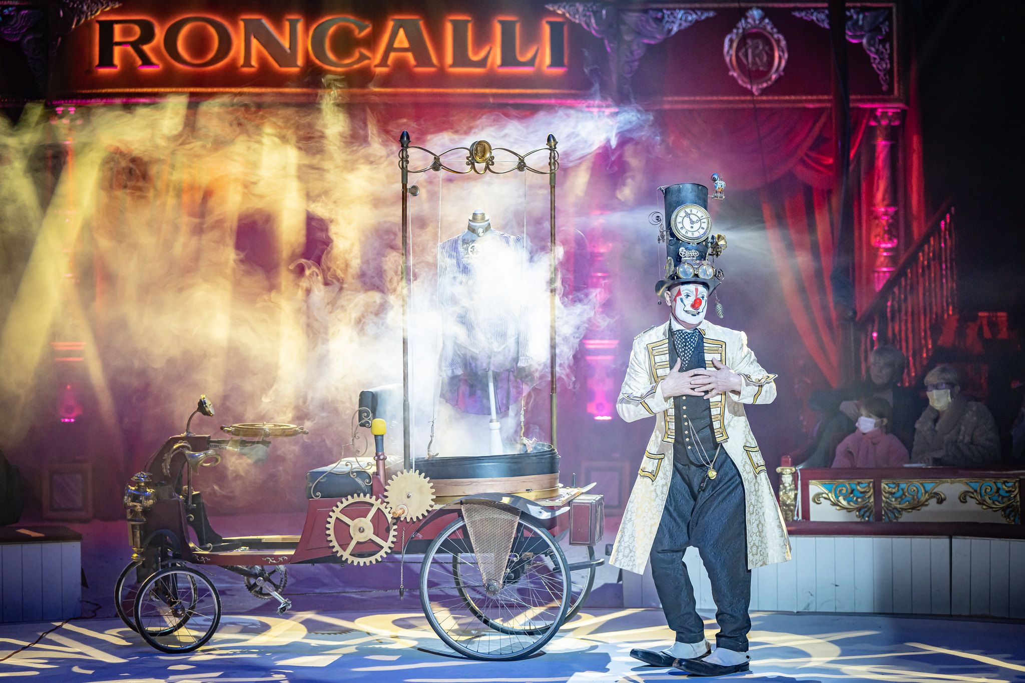 Bodennebel im Circus Roncalli (Foto: Rob van Houdt)