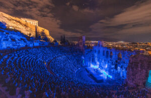 Felix Seidel beleuchtet Asaf Avidan Show am Akropolis-Felsen