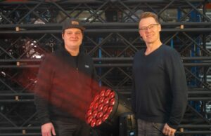 Lightconcept erweitert GLP Portfolio um X5 Movinglights Nikos Lötting, Andreas Brandt (von links, Foto: Lightconcept)