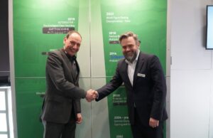 Tonspur AG wird neuer Vertriebspartner von Optocore Hansjürg Meier und Dawid Somló (von links, Foto: Tonspur)