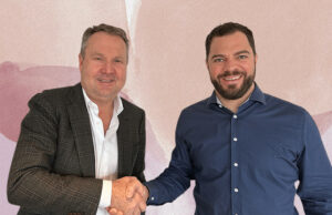 Messerli Group beteiligt sich an Hofstetter Zelt + Event Andreas Messerli und Marc Hofstetter (von links, Foto: Hofstetter Zelt + Event AG)