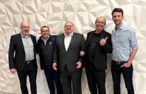 Audiopole ist neuer Fohhn-Distributor in Frankreich Jochen Schwarz (Fohhn), Arnaud Leschemelle (CSI), Uli Haug, Daniel Borreau und, Samuel Hartmann (Fohhn) (von links, Foto: Fohhn)