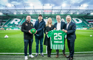 Habegger und SK Rapid bauen langjährige Zusammenarbeit aus Steffen Hofmann, Habegger Geschäftsführer Tibor Fehle, Sabrina Lohner, Christoph Trauner von Habegger und Werner Kuhn von SK Rapid (von links, Foto: SK Rapid/Red Ring Shots)