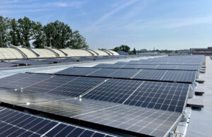 POOLgroup investiert in Photovoltaik und Solar Carport Solarmodule auf dem Dach in Emsdetten (Foto: POOLgroup)