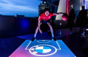 Gläserner Videosportboden für Basketball im BMW Park installiert