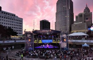 Jon Weaver von Fantasee Lighting setzte Detroit Jazz Festival ins Licht