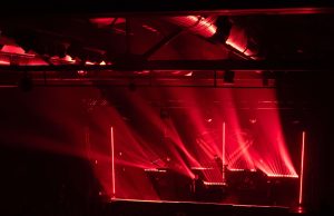 Martin Heining „malt“ Licht für VNV Nation