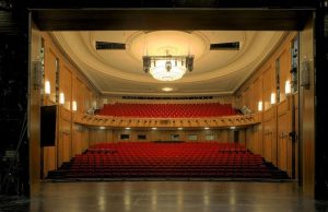 Neue Bühnentechnik für das Schauspiel Leipzig Die Große Bühne im Schauspiel Leipzig (Foto: Rolf Arnold)