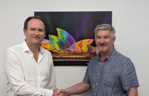 Robe Lighting übernimmt LSC Control Systems Josef Valchar und Gary Pritchard (von links, Foto: Robe Lighting)