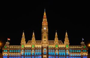 Neue Festbeleuchtung am Wiener Rathaus (Fotos: Signify)