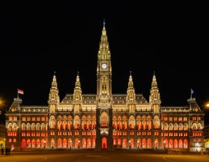 Neue Festbeleuchtung am Wiener Rathaus (Fotos: Signify)