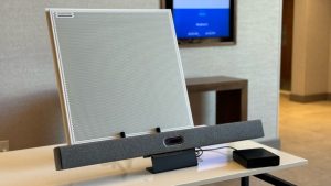 Neat Bar Pro mit Shure Microflex Deckenarray (Foto: Neat)