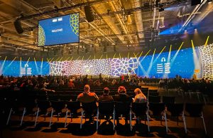 Messeeröffnung mit 840 qm InnScreen Y5 für Oman-Präsentation