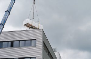 Sennheiser-Gruppe investiert in deutschen Produktionsstandort Sennheiser-Gruppe investiert in deutschen Produktionsstandort (Fotos: Sennheiser)