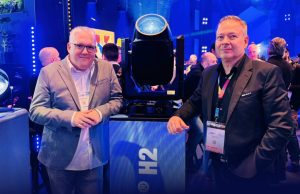 PRG investiert in Cameo Oron H2 Phosphor-Laser Moving Head Udo Willburger und Markus Jahnel (von links, Foto: Adam Hall Group)