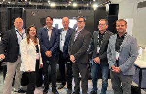 Sean Martin (HK Audio), Caitlin Doherty, Jeff Carman (Erikson Audio), Roger Hart, Mark Lahey (KMC Music/D&H Pro), Andreas Mayerl, Christian Jordan (HK Audio) (von links, Foto: HK Audio)